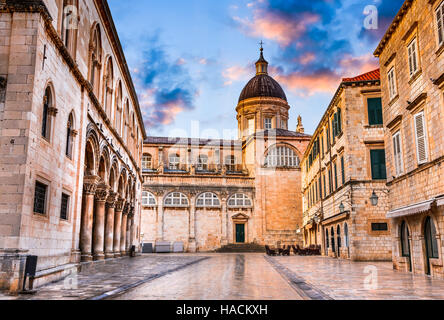 Dubrovnik, Croazia. Cattedrale dell Assunzione nella vecchia città di Ragusa uno dei più importanti destinazioni turistiche del Mediterraneo. Foto Stock