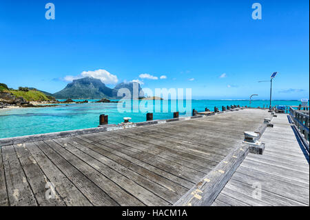 Vista su Mt Gower e Mt Lidgbird dal molo, Isola di Lord Howe, Nuovo Galles del Sud, NSW, Australia Foto Stock