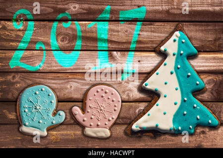 2017 Natale gingerbread cookie sul legno della scheda Messaggi di saluto Foto Stock