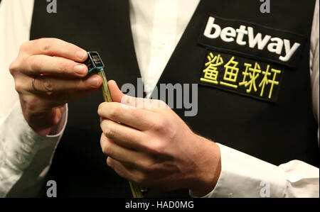 Ricky Walden durante la sua partita contro Mark Williams durante il giorno sette del Betway UK Championships 2016, al York Barbican. Stampa foto di associazione. Picture Data: martedì 29 novembre, 2016. Vedere PA storia SNOOKER York. Foto di credito dovrebbe leggere: Tim Goode/PA FILO Foto Stock