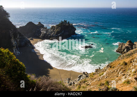 McWay cade, Julia Pfeiffer Burns State Park, Big Sur, CALIFORNIA, STATI UNITI D'AMERICA Foto Stock