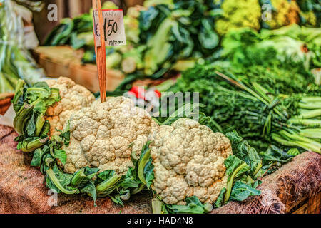 Ortaggi freschi in un mercato di Palermo Foto Stock