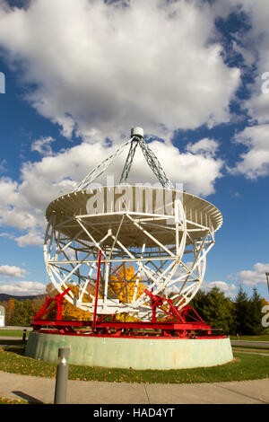 Banca Verde, WV, Stati Uniti d'America - 17 Ottobre 2016 : Antenna Jansky al Green Bank Observatory, National Science Foundation facility, WV. Foto Stock