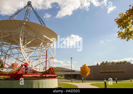 Banca Verde, WV, Stati Uniti d'America - 17 Ottobre 2016 : Ingresso segno alla Banca Verde scienza con Antenna Jansky, National Science Foundation facility, WV. Foto Stock