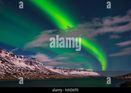 Foto del Northern Lights in Islanda durante l'inverno. Foto Stock