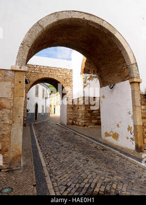 Arco do Repouso nella città vecchia Faro - regione di Algarve, PORTOGALLO Foto Stock
