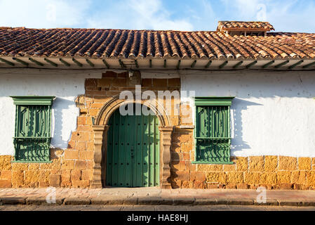 Storico di architettura coloniale nella città di Barichara, Colombia nel dipartimento di Santander Foto Stock