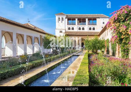 Patio de la Acequia del Generalife in Alhambra Palace. Granada, Spagna Foto Stock