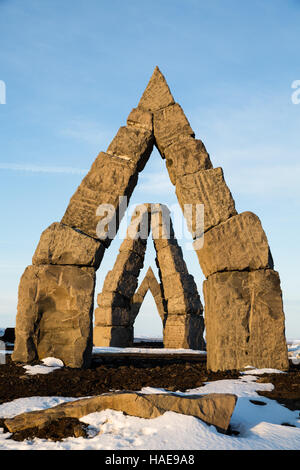 Nel lontano nord dell'Islanda, che qualcuno ha preso per la costruzione di un nuovo henge che si allinea con le stelle e constalations. Nel 2015 è stato incompiuto Foto Stock