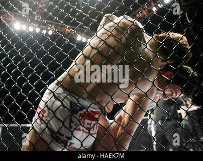 Dong Hyun Kim, sinistra e Karo Parisyan lotta all'UFC 94 a MGM Grand Arena, il 31 gennaio 2009 a Las Vegas, NV. Francesco Specker Foto Stock