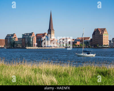 Vista sul fiume Warnow a Rostock, Germania Foto Stock