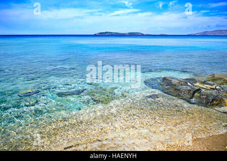 Batsi beach in Andros isola cicladi grecia Foto Stock