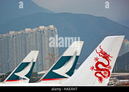 Cathay Pacific Dragonair piani l'aeroporto internazionale di Hong Kong Foto Stock