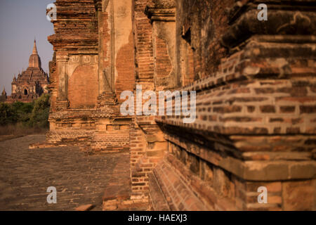 Vista del tempio Sulamani dalla THA Beik Hmauk Gu Hpaya, Bagan, Myanmar. Foto Stock
