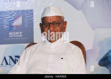 Attivista sociale Anna Hazare durante il lancio del rimorchio di film Anna: Kisan Baburao Hazare in Mumbai, India il 24 settembre 2016. Foto Stock