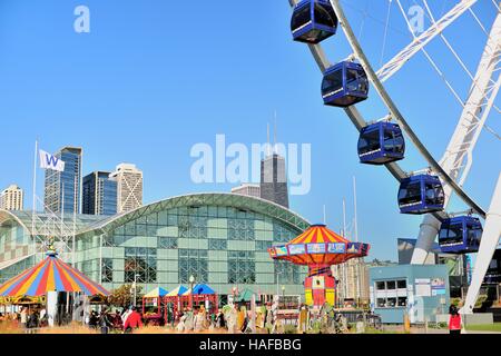 Dopo la graffatura del National League Pennant il Chicago Cubs erano supportati e salutato da un win bandiera che è volato oltre il Navy Pier. Chicago, Illinois, Stati Uniti d'America. Foto Stock