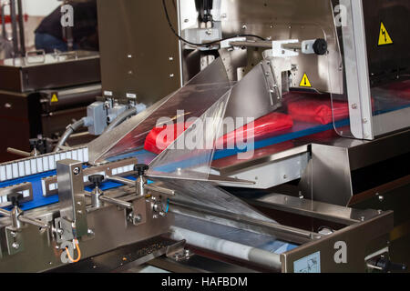 Linea di confezionamento macchina Foto Stock