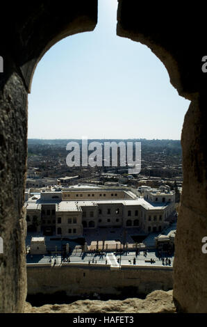 La vista di Aleppo dalla cittadella, un grande medievale palazzo fortificato, prima della guerra civile. Foto Stock