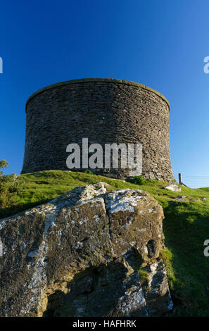 Torre conosciuta come 'Billy Wynt' sulla parte superiore della Y Graig hill, Llantrisant, Ipswich, nel Galles del Sud. Foto Stock