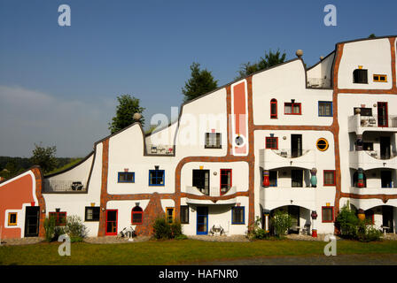 Cadipietra, casa di pietra, edificio del Rogner Spa Termale e complesso di hotel, disegnato da Friedensreich Hundertwasser, Bad Blumau Foto Stock