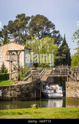 Il CANAL DU MIDI, che scorre lungo la storia, LANGUEDOC ROUSSILLON Midi Pirenei Foto Stock