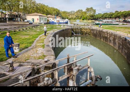 Il CANAL DU MIDI, che scorre lungo la storia, LANGUEDOC ROUSSILLON Midi Pirenei Foto Stock