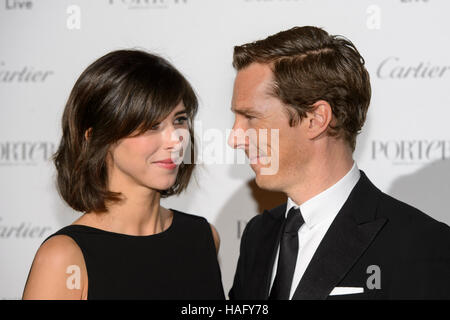 Benedetto Cumberbatch e Sophie Hunter frequentando le lettere Live Black Tie la cena di gala al V&A LONDRA. Foto Stock