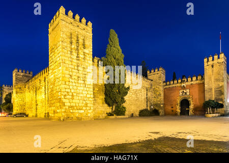 Porta alla vera giardini dell'Alcazar di Siviglia in Andalusia, Spagna Foto Stock