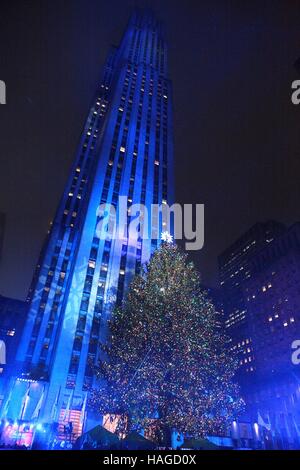 New York, NY, STATI UNITI D'AMERICA. 30 Novembre, 2016. 84annuale di Rockefeller Center Christmas Tree Lighting cerimonia al Rockefeller Center il 30 novembre 2016 in New York City. Credito: Diego Corredor/media/punzone Alamy Live News Foto Stock