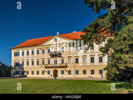 Valtice Palace, stile barocco lato giardino, in Valtice, Bohemia Repubblica Ceca Foto Stock