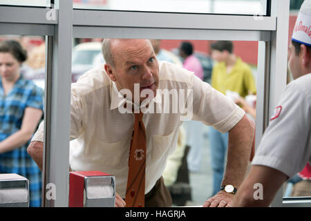 Il fondatore è un 2016 American Biographical film di fiction diretto da John Lee Hancock e scritto da Robert Siegel. Il film ritrae la storia di Ray Kroc e la sua acquisizione della McDonald's una catena di fast food. Il film stelle Michael Keaton come Kroc e Laura Dern ha come sua moglie Ethel Fleming. Questa fotografia è per il solo uso editoriale ed è il copyright del film company e/o il fotografo assegnato dal film o società di produzione e può essere riprodotto solo da pubblicazioni in congiunzione con la promozione del film di cui sopra. Un credito per il film company è richiesto. La foto Foto Stock