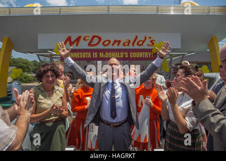 Il fondatore è un 2016 American Biographical film di fiction diretto da John Lee Hancock e scritto da Robert Siegel. Il film ritrae la storia di Ray Kroc e la sua acquisizione della McDonald's una catena di fast food. Il film stelle Michael Keaton come Kroc e Laura Dern ha come sua moglie Ethel Fleming. Questa fotografia è per il solo uso editoriale ed è il copyright del film company e/o il fotografo assegnato dal film o società di produzione e può essere riprodotto solo da pubblicazioni in congiunzione con la promozione del film di cui sopra. Un credito per il film company è richiesto. La foto Foto Stock
