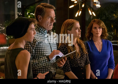 Il motivo per cui Lui? È una imminente American commedia romantica film diretto e scritto da John Hamburg. La star di film James Franco, Bryan Cranston, Zoey Deutch, Megan Mullally, Griffin Gluck e Keegan-Michael chiave. Questa fotografia è per il solo uso editoriale ed è il copyright del film company e/o il fotografo assegnato dal film o società di produzione e può essere riprodotto solo da pubblicazioni in congiunzione con la promozione del film di cui sopra. Un credito per il film company è richiesto. Il fotografo deve anche essere accreditato quando noto. Foto Stock