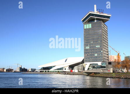 EYE Film Institute Paesi Bassi, Amsterdam. Dutch Film archivio & museum di Amsterdam-Noord al fiume IJ. Di fronte un'dam tower 360 Foto Stock