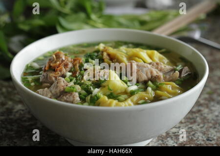 Wonton noodle soup