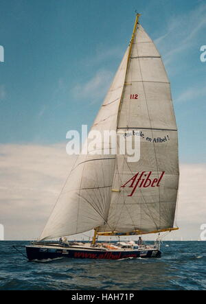 AJAXNETPHOTO. 4Giugno, 2000. PLYMOUTH in Inghilterra. - Europa 1 uomo nuovo STAR TRANSAT YACHT RACE - YACHT AFIBEL ALL'INIZIO DELL'EUROPA 1 uomo nuovo star a mano singola gara transatlantica. foto:TONY CARNEY/Acme/AJAX REF:TC4924 9 9A Foto Stock