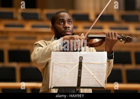 Tudo Que Aprendemos Juntos l'insegnante di violino Anno : 2015 Brasile Direttore : Sergio Machado Lazaro Ramos Foto Stock