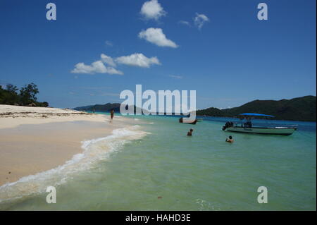 Spiaggia vacanze alle Seychelles. Curieuse Marine National Park. Seychelles, Curieuse Island, Oceano Indiano Foto Stock