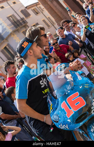 I fan di MotoGP giorno a Rimini Italia per il 2016 round del Gran Premio di San Marino Foto Stock