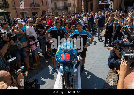 I fan di MotoGP giorno a Rimini Italia per il 2016 round del Gran Premio di San Marino Foto Stock