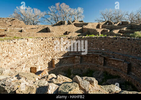 Kiva e West rovina, Aztec Ruins National Monument, azteca, Nuovo Messico USA Foto Stock