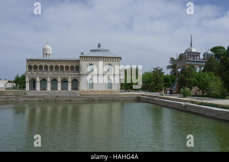 L'harem di Sitorai Mokhi-Khosa Palace si affaccia sulla piscina, Bukhara, Uzbekistan Foto Stock