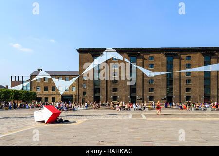 Granary Square, King's Cross, Londra, Regno Unito, 2013 Foto Stock