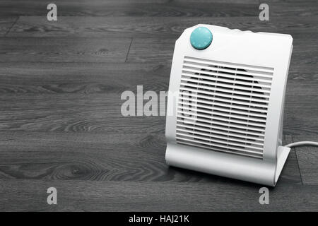 Bianco elettrico riscaldatore sul grigio pavimento laminato Foto Stock