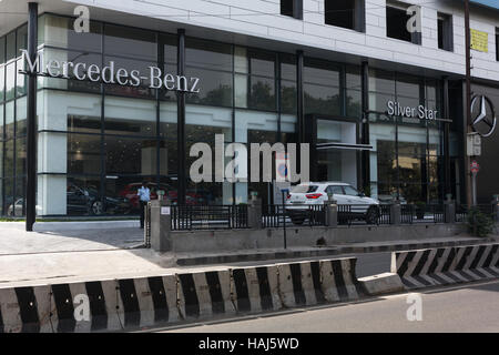 HYDERABAD, INDIA - dic 01,2016 Mercedes-Benz India ha inaugurato la sua seconda concessionaria in Hyderabad. Foto Stock