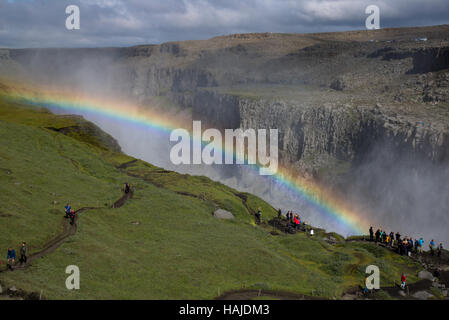 Dettifoss cascata con arcobaleno in Islanda Foto Stock