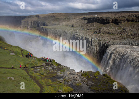 Dettifoss cascata con arcobaleno in Islanda Foto Stock