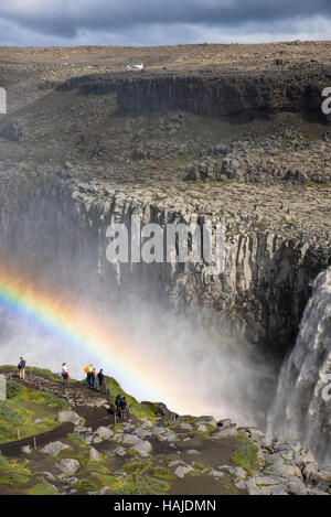 Dettifoss cascata con arcobaleno in Islanda Foto Stock