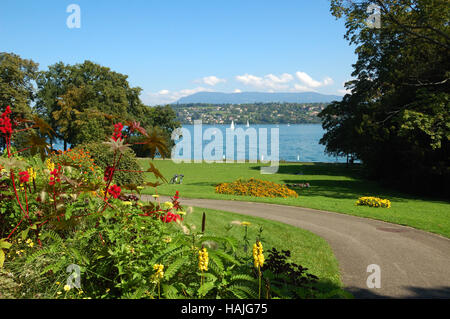 Parco dal lago di Ginevra in estate. Foto Stock