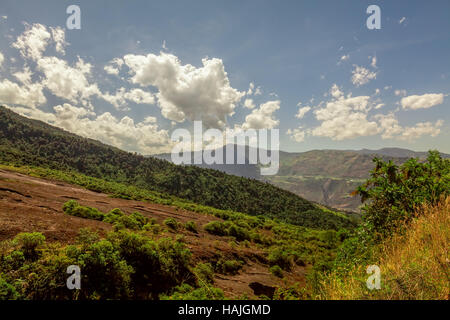 Banos de Agua Santa visto dal vulcano Tungurahua, altitudine, Ecuador, Sud America Foto Stock